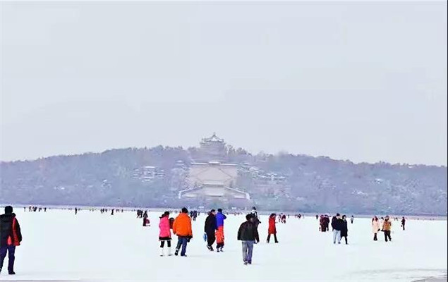 昆明湖上堆雪人