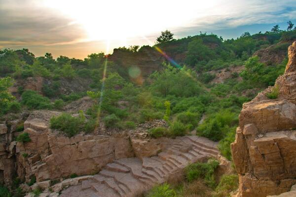 登唐山滦县岩山 俯瞰滦河流域