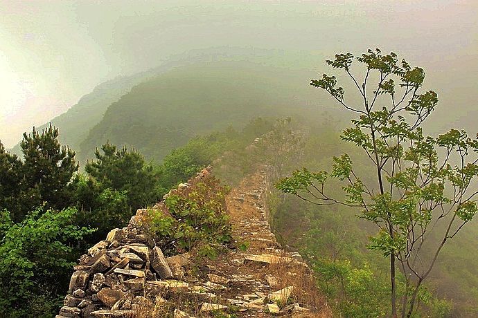 群峰竞秀林海茫茫 甘涧风景区