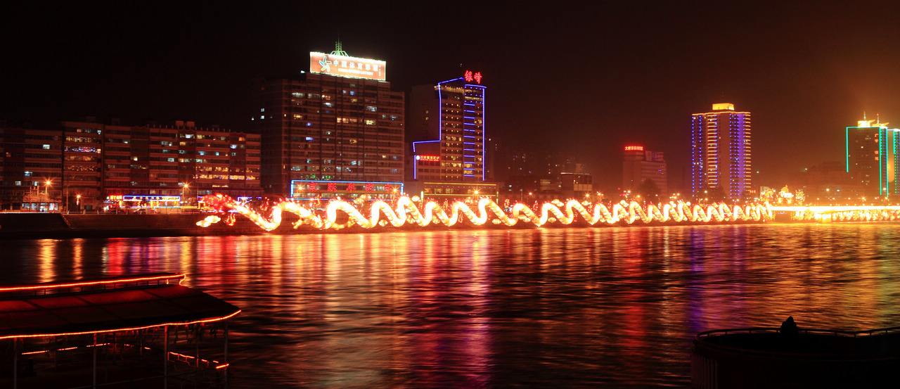 中国黄河50景：兰州黄河夜景璀璨