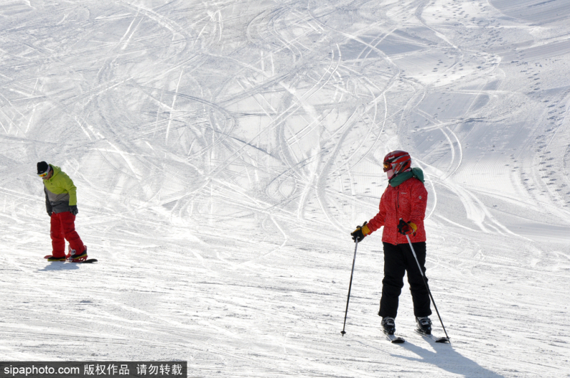 崇礼滑雪场：2000米高处体验滑雪激情