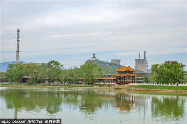 首钢北京园区的 “群明湖”