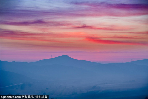 丰宁坝上草原三道河村日出霞光