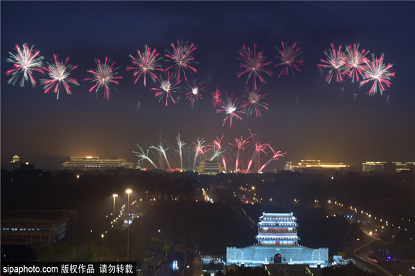 彩排活动深夜举行 京城上空礼花绽放 