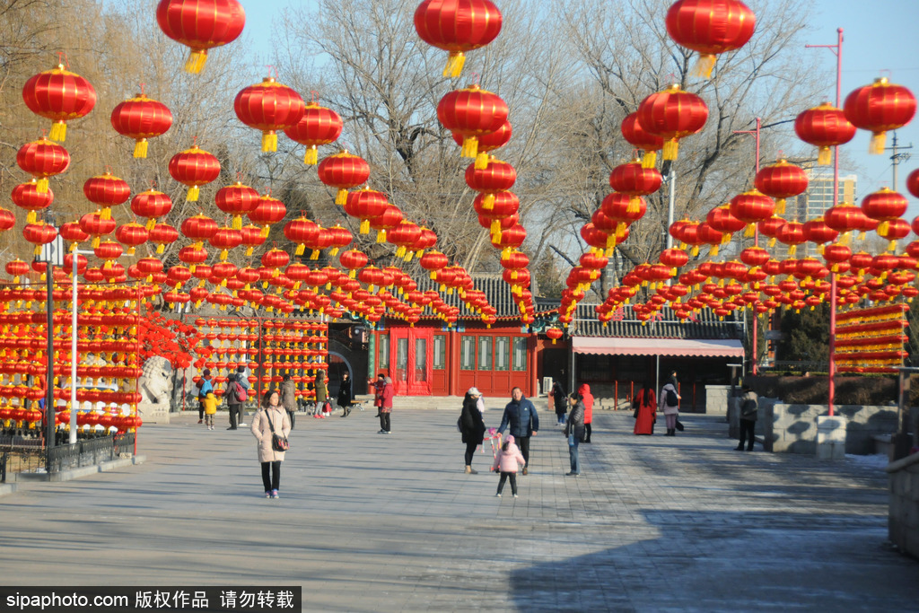 北京大观园张灯结彩