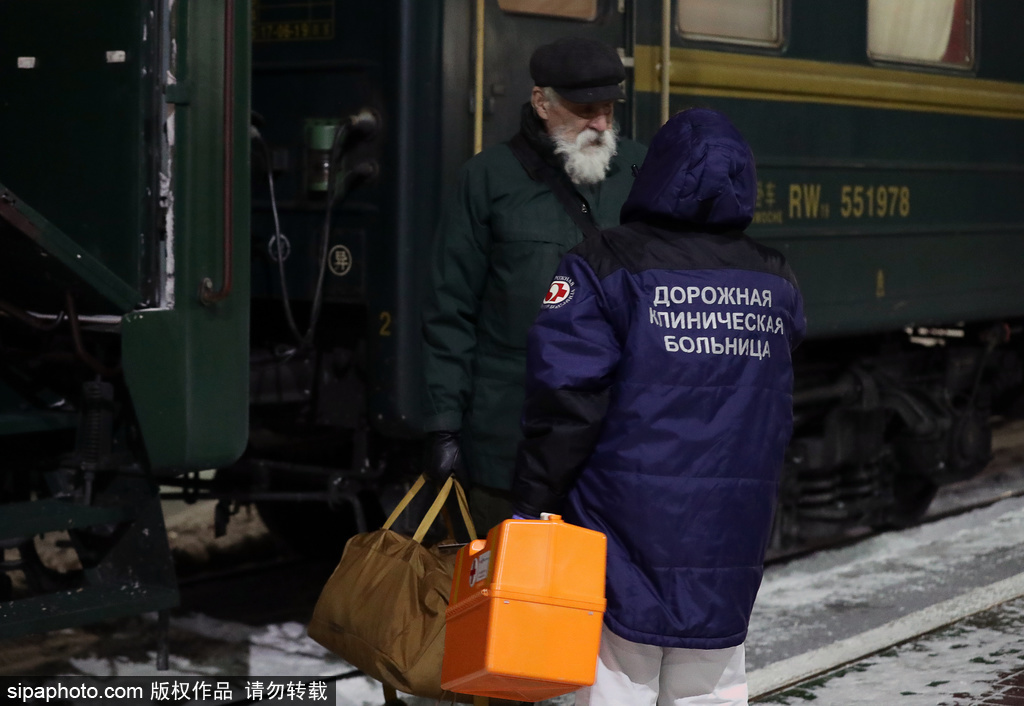 北京至莫斯科的列车抵达新西伯利亚火车站