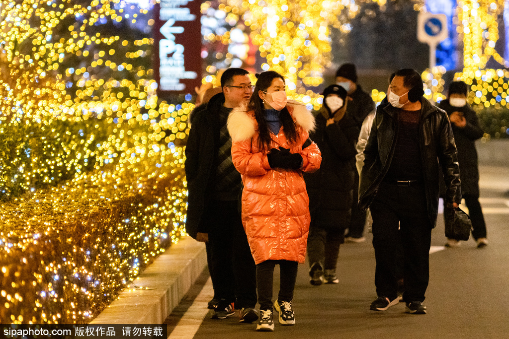 肺炎疫情笼罩下中国北京：新年庆祝活动取消