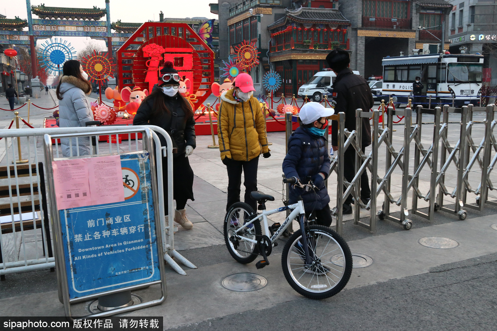 逛前门大街需登记测温 商户复工后人气冷清