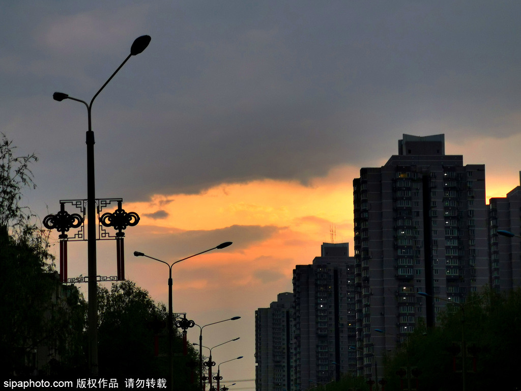 北京雨后现迷人晚霞