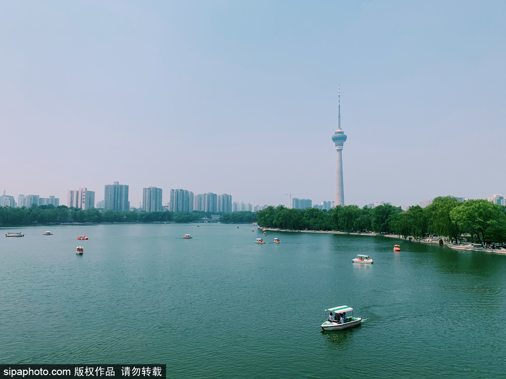 蓝天白云碧水—初夏时节的玉渊潭公园