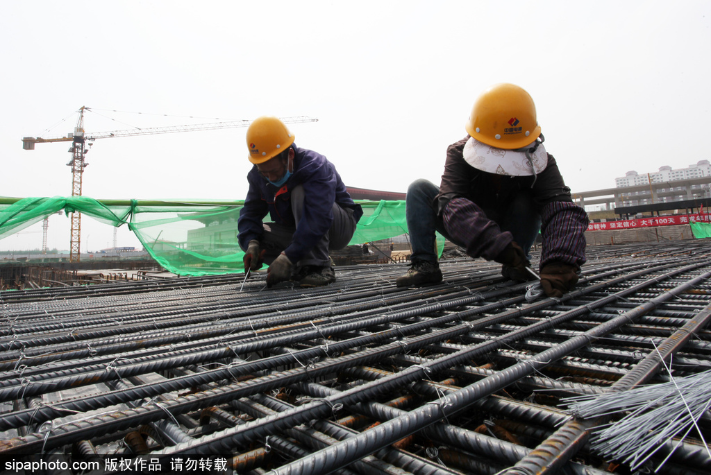 京张高铁宣化北站服务设施加紧建设