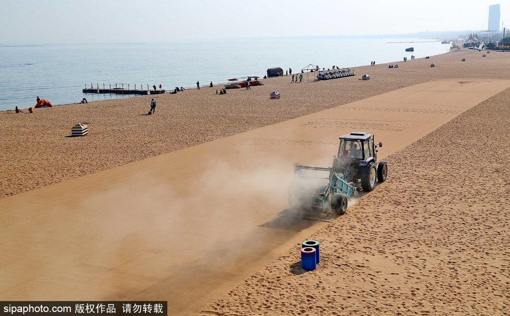 秦皇岛：沙滩清理进行时