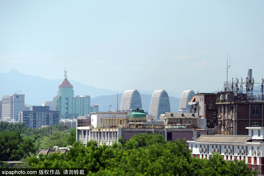 南锣书店露台开放，京城天际线一览无余