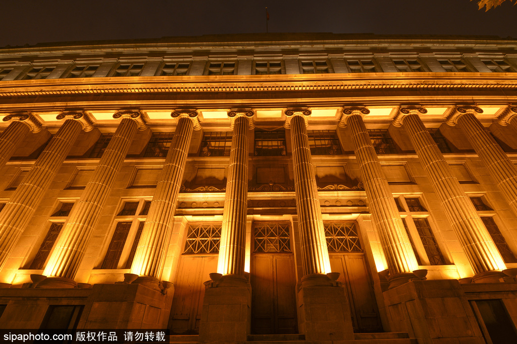 天津：夜色中的原开滦矿务局大楼