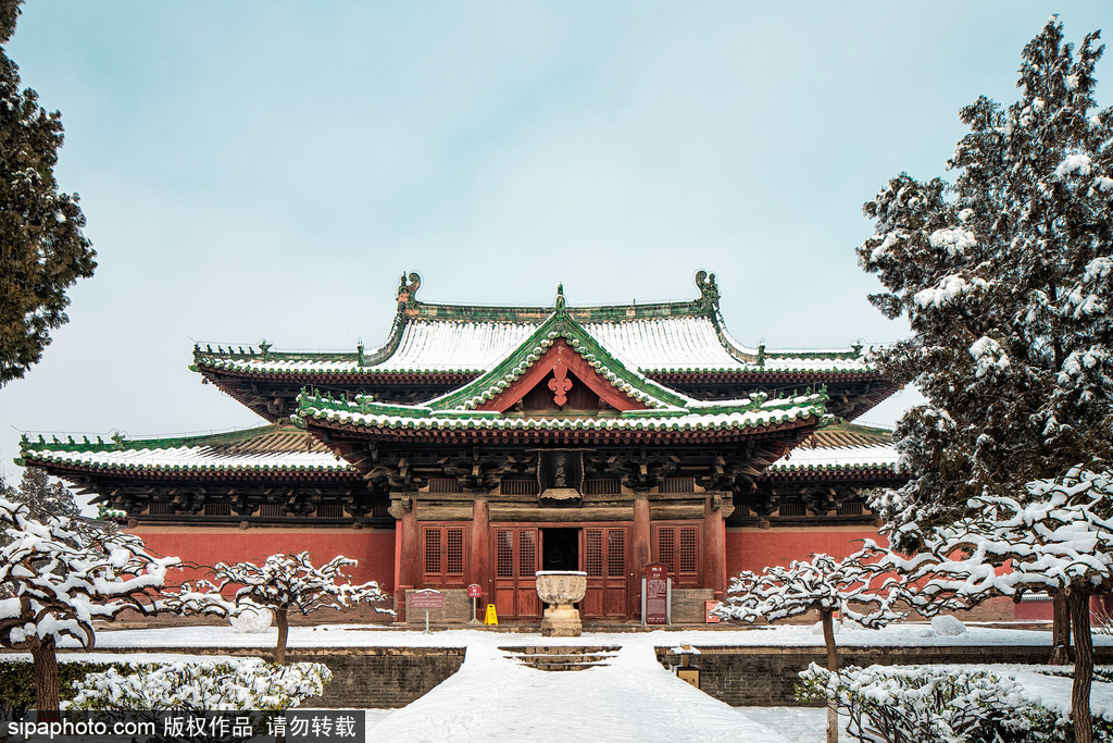 2020年初雪后的河北正定隆兴寺