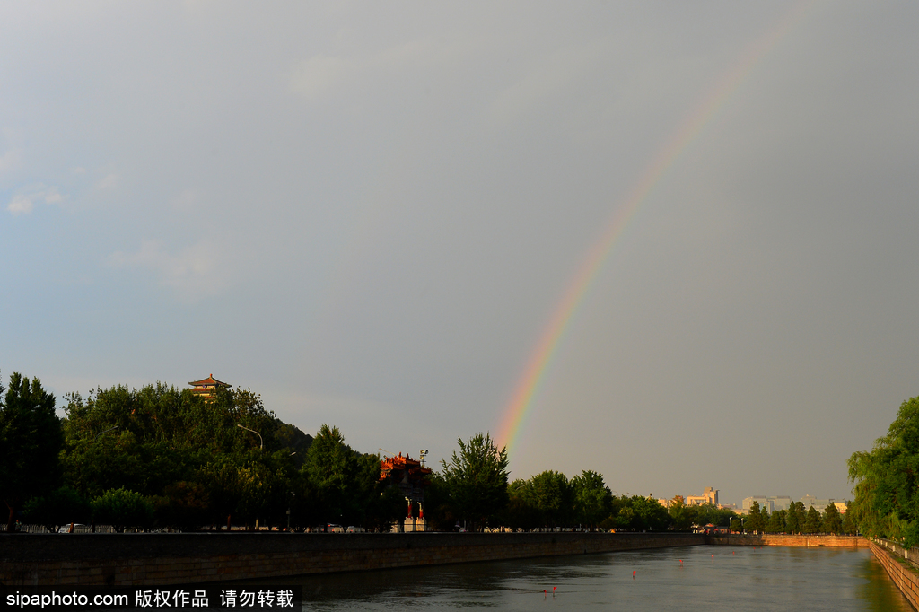 北京雨后现彩虹