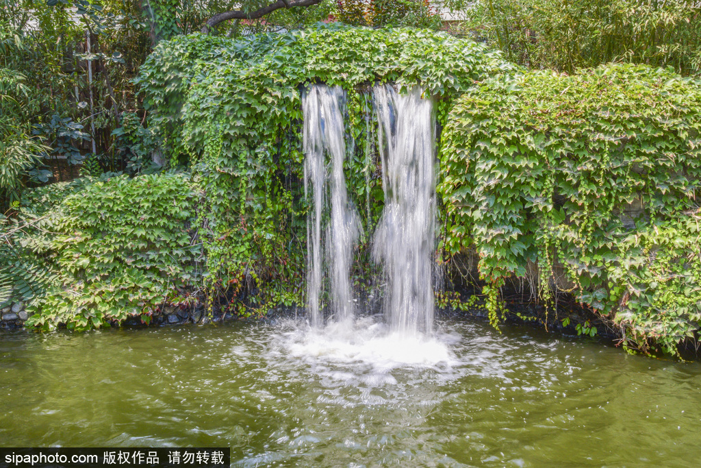 宁静的静之湖休闲山庄