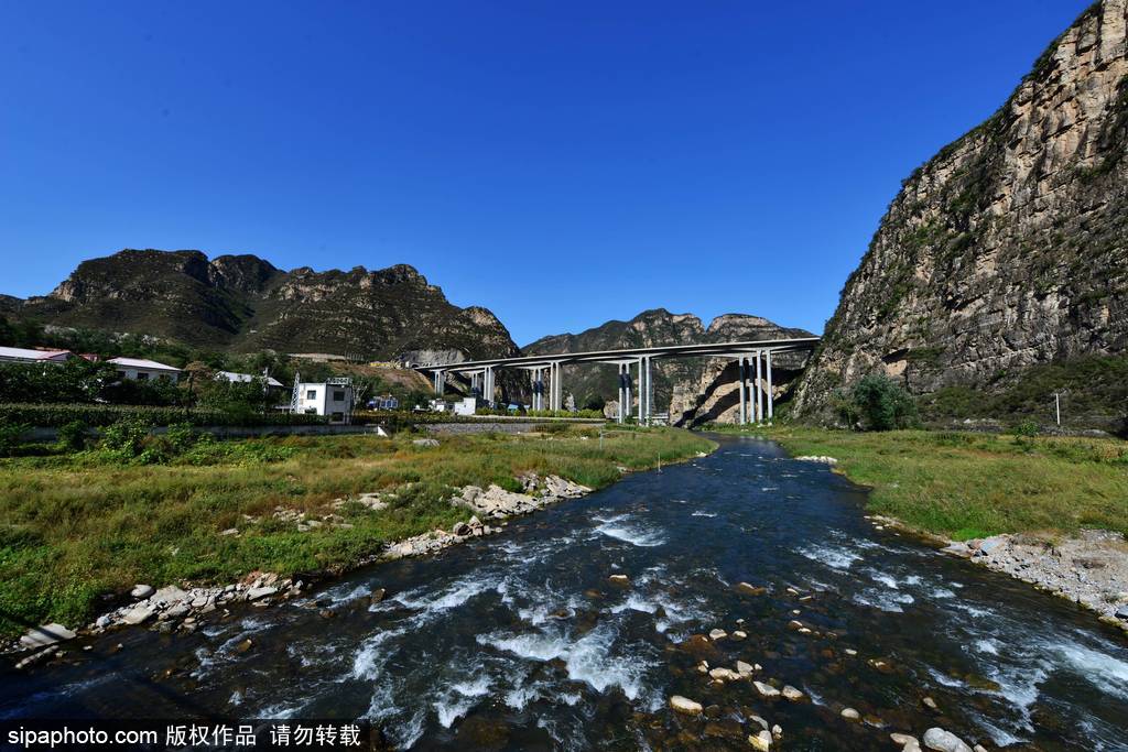 青山绿水野三坡风景区