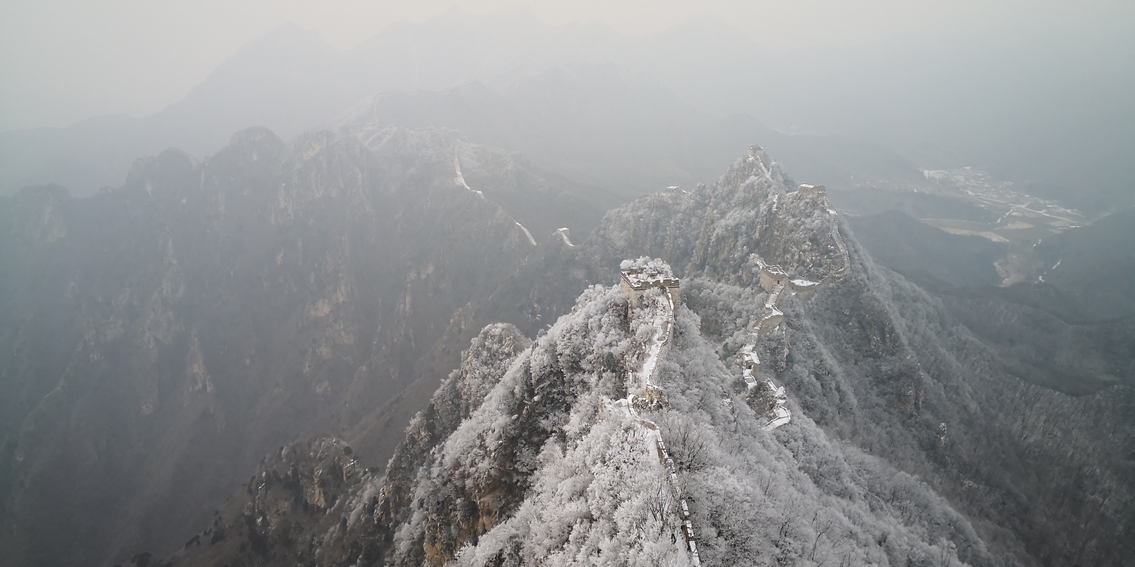 “千里江山”雪景惊现慕田峪