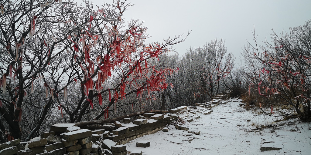 雪落长城美如画！慕田峪下雪啦~