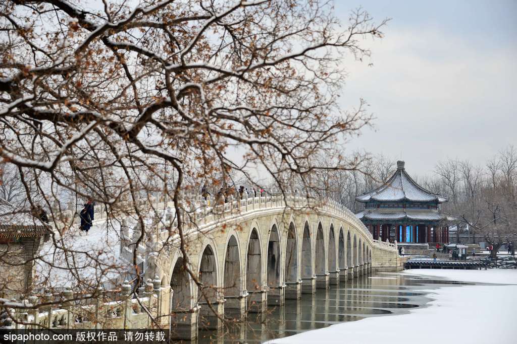 京城迎2021首场降雪，颐和园银装素裹宛若童话世界