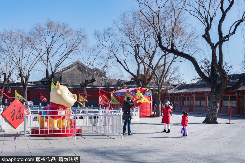 央视春晚牛年动漫吉祥物小昂入住北海公园