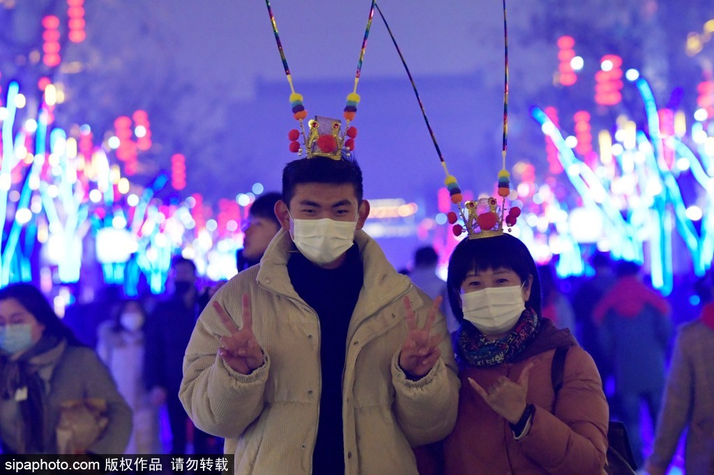 赏花灯看美景吃小吃购礼物乐享年味浓浓