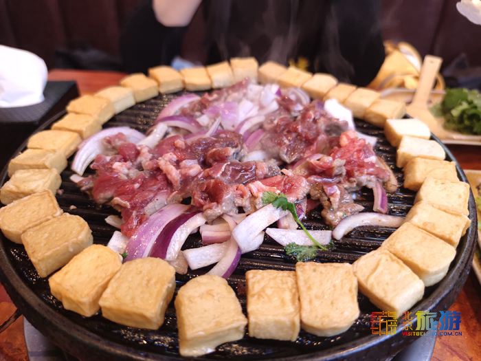 八旗烤肉：老北京传统的炙子烤肉，好吃！
