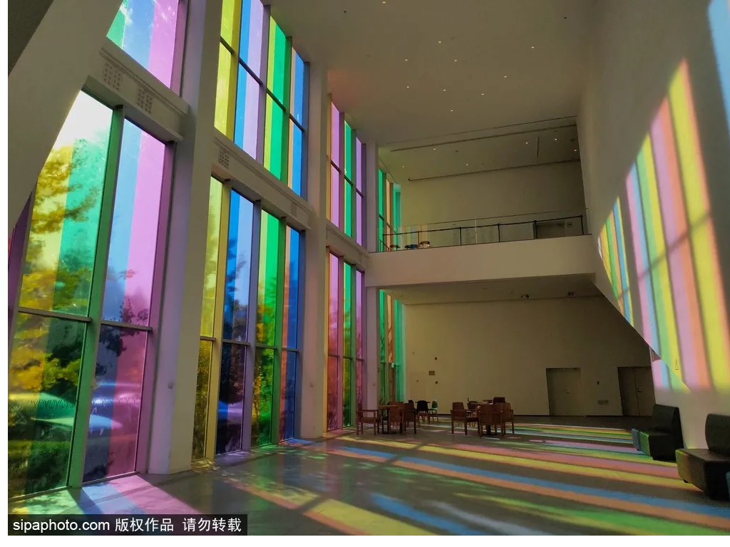 北京民生现代美术馆：打卡“彩虹”