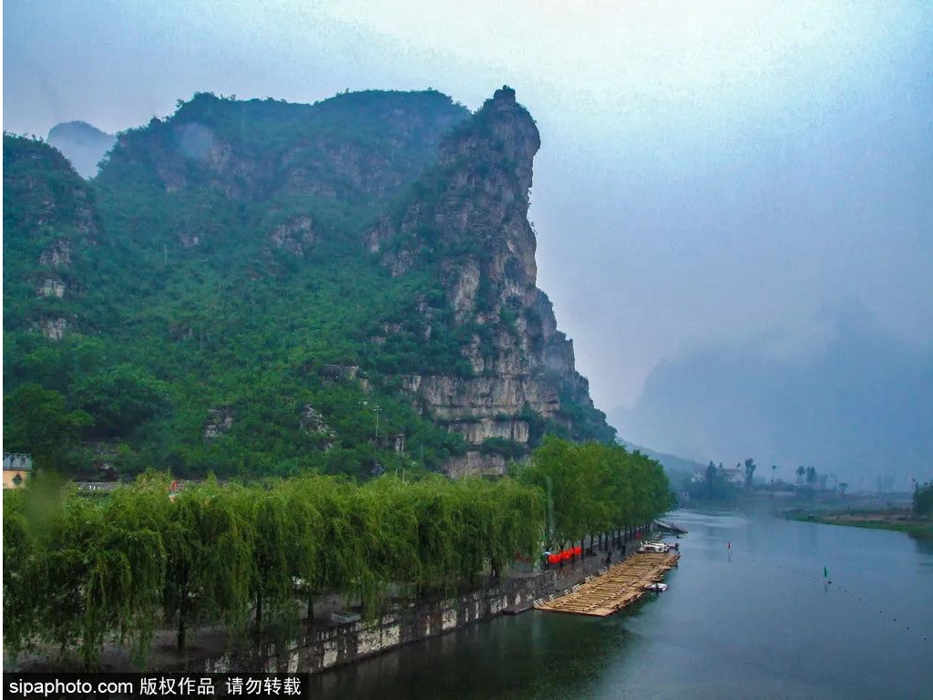 十渡风景区位于北京市房山区西南……