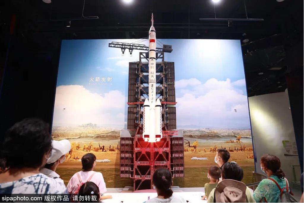带娃来中国科学技术馆，观看中国航天展品