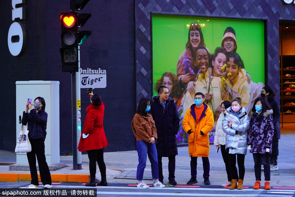 冬天里送小温暖，北京街头心形红绿灯吸引市民打卡