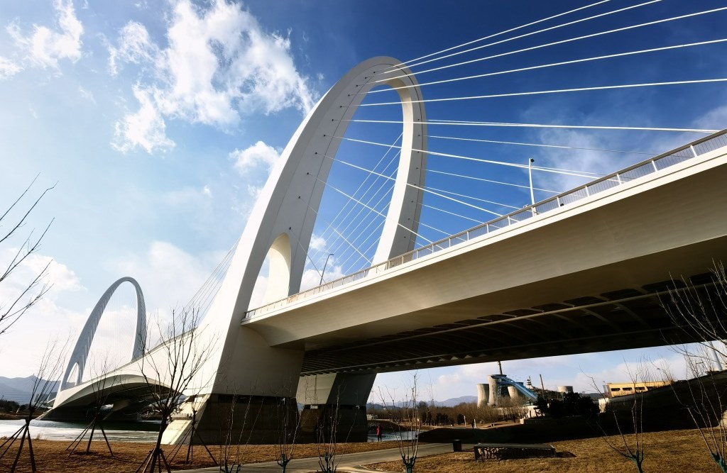 新首钢大桥气势恢宏的景观