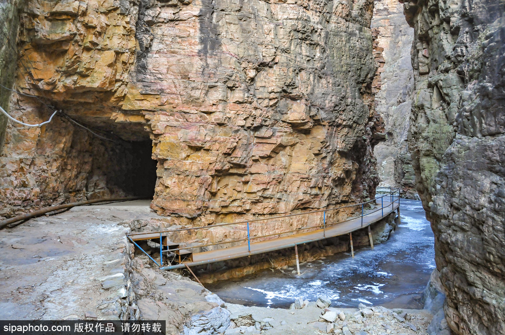 山中有洞，溪水常流：湖洞水