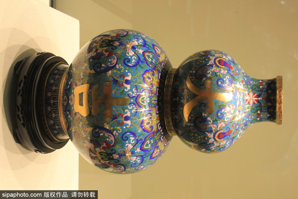 中国景泰蓝艺术博物馆展出精美珐琅制品