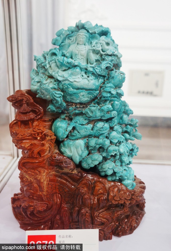 中国地质博物馆展绿松石雕刻艺术 ，色泽绚丽形态传神