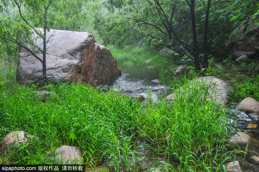 奇峰怪石小溪潺潺，十三陵碓臼峪自然风景区