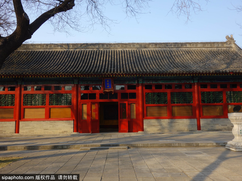 北京古观象台吸引游客参观