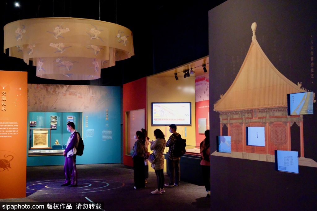 “辉煌中轴”纪念北京建都870周年特展