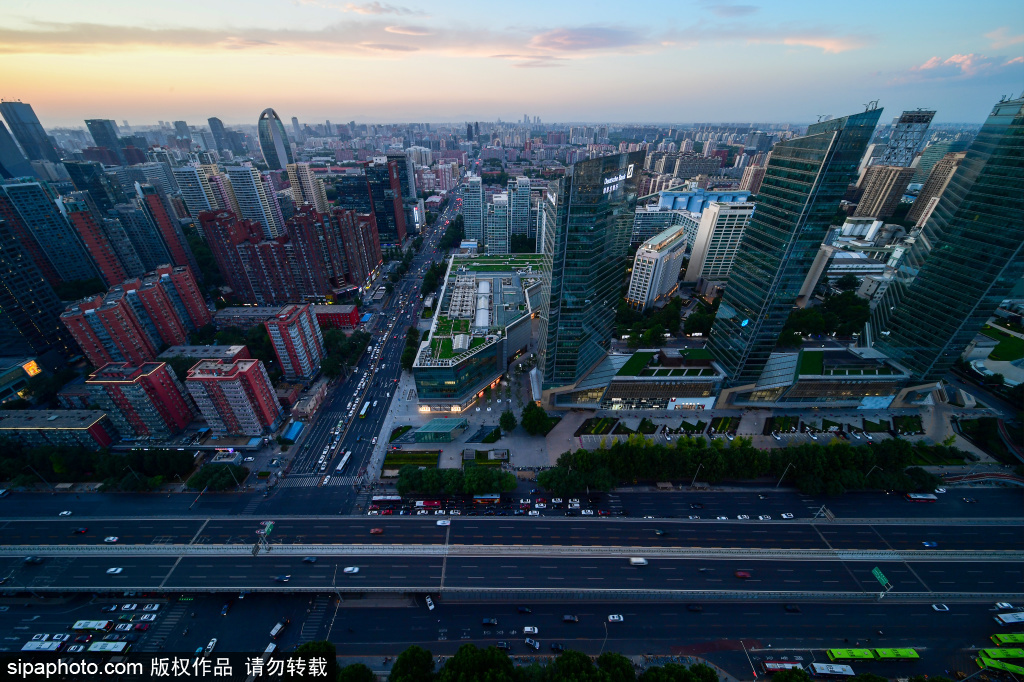 北京：天气晴朗 部分地区高温仍将超过37℃