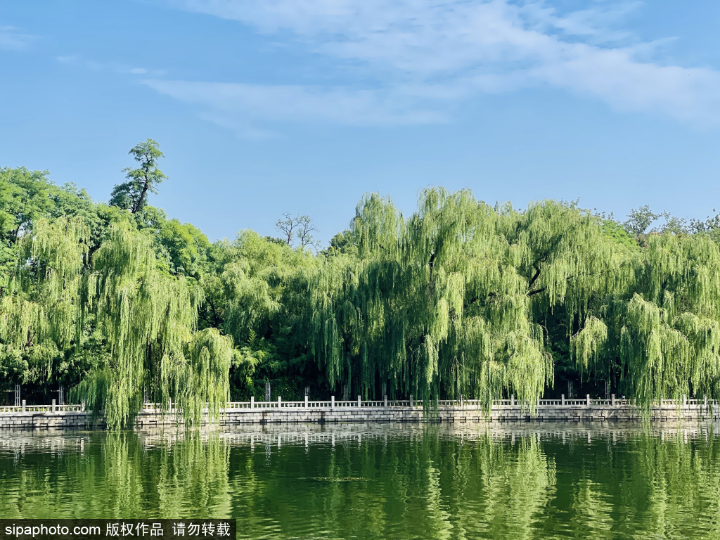 初秋漫步在昆玉河健身步道赏美景