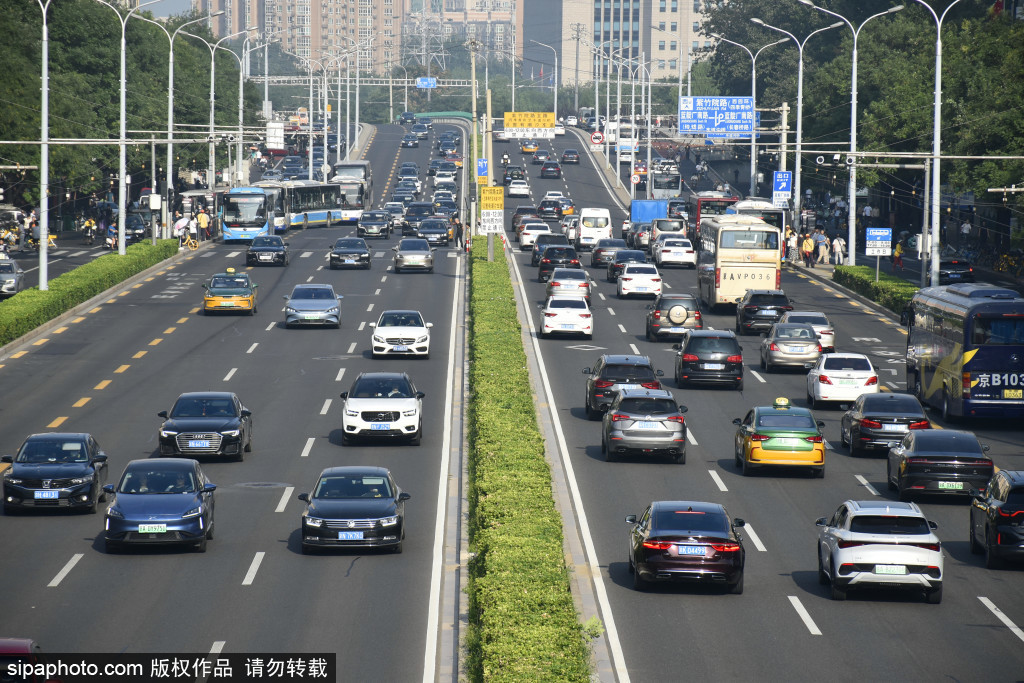 本周五为北京中小学开学首日，早高峰全市路网严重拥堵