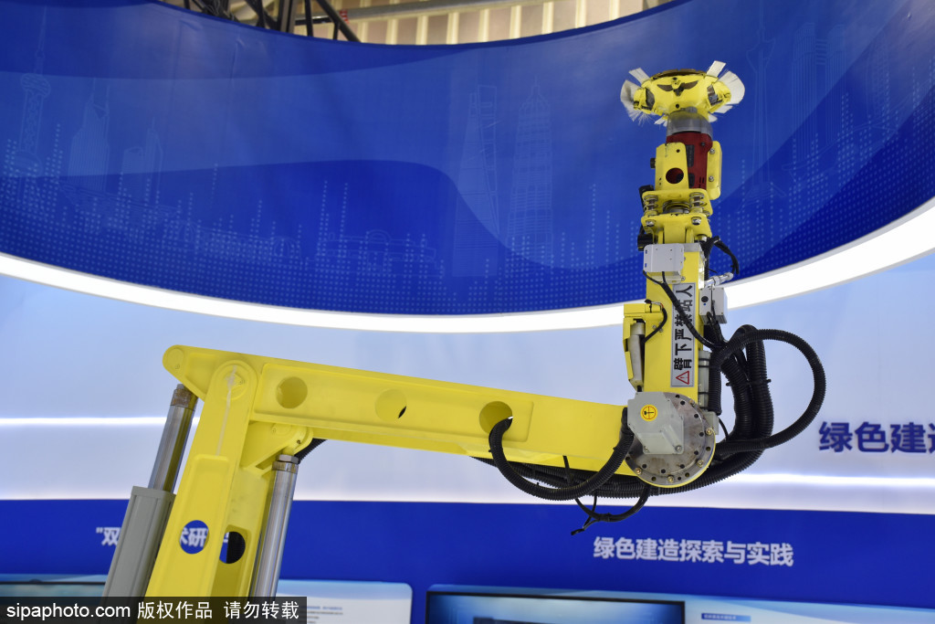 智能打磨钻孔建筑机器人亮相2023年服贸会