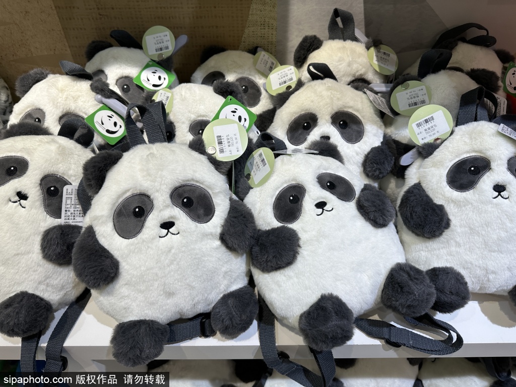 19款文创新品亮相北京动物园鹈鹕商店