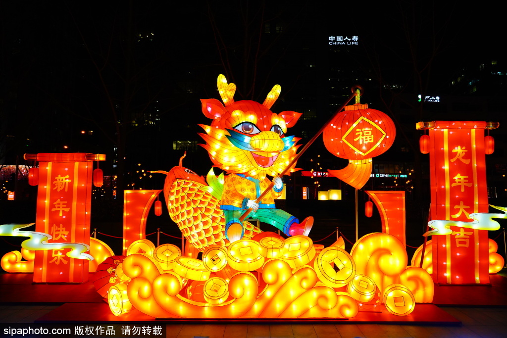 北京金融街灯光璀璨元宵节日气氛浓