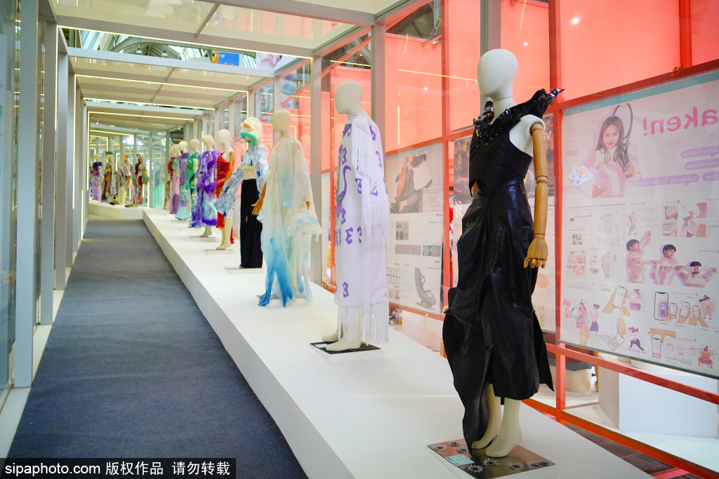 北京服装学院2024届本科毕业作品展 创意服饰箱包吸引眼球