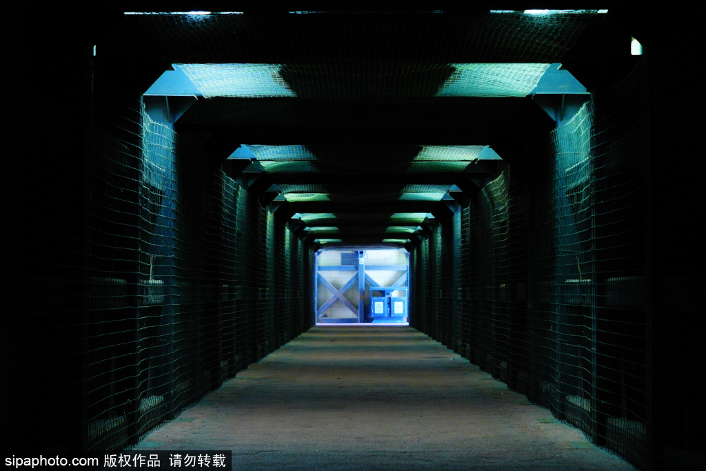北京现蝙蝠侠电影质感“炫酷”地下通道