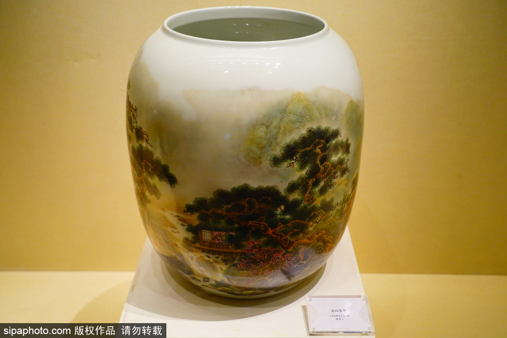 “新中国成立75周年当代陶瓷技艺传承与发展精品展”在天坛展出