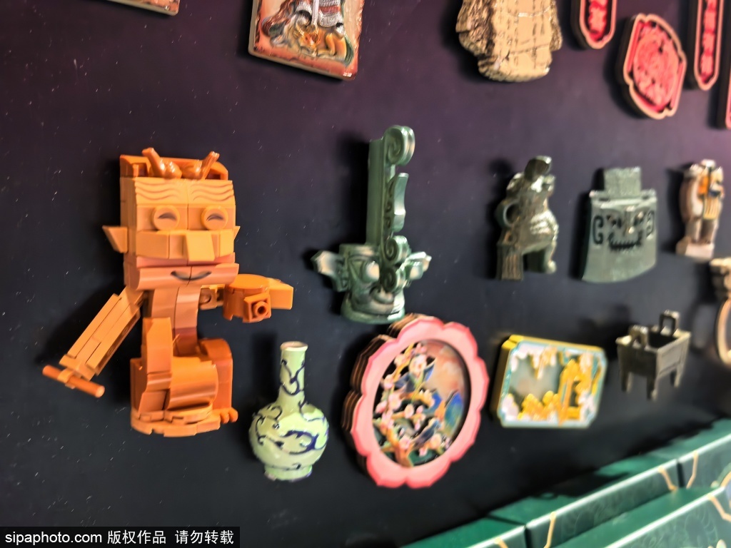 中国国家博物馆文创店上新，各式春日文创礼物受游客热捧