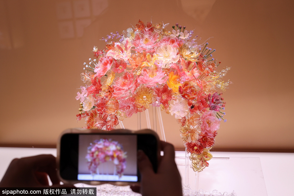“琉光璃彩——淄博琉璃艺术展”在中国国家博物馆开幕